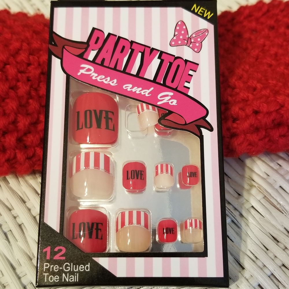 3/$25♥️ Toe Nails Press & Go Red Design Toe Nails New